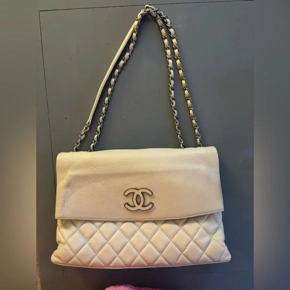 Chanel Authentic Hamptons Foldover Flap Bag Quilted Calfskin Tan Cream - Picture 11 of 14